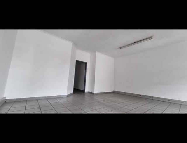 656M² WAREHOUSE TO LET IN AIRPORT INDUSTRIA